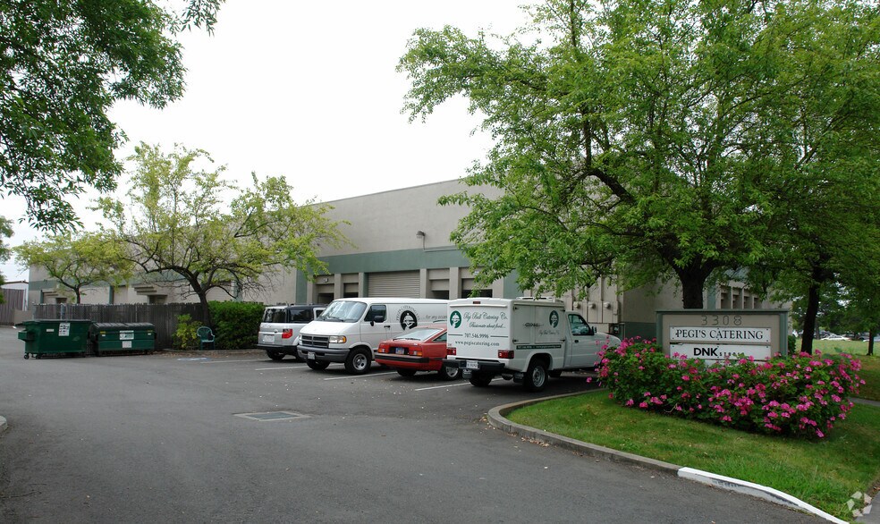More Photos Of 3308 Industrial Dr, Santa Rosa Showroom For Lease