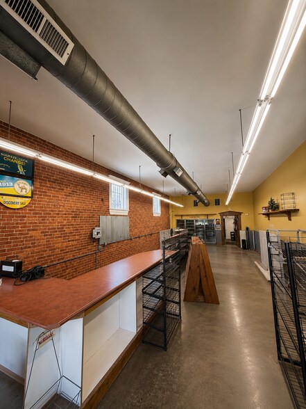 More Photos Of 6943 Monroe, Stockwell Convenience Store For Sale