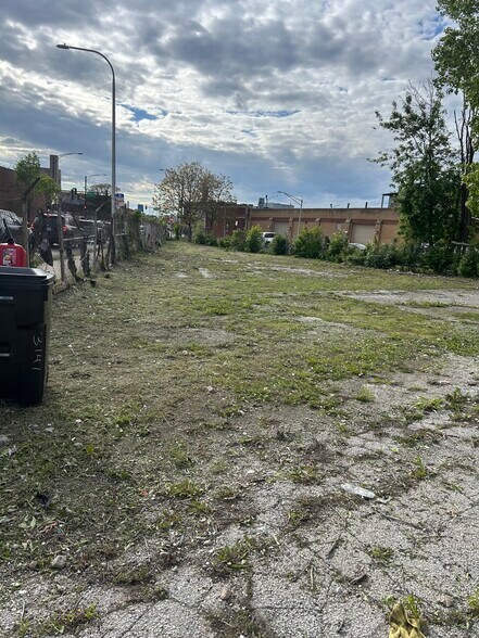 More Photos Of 3162 W Grand Ave, Chicago Warehouse For Lease
