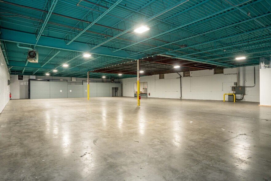 More Photos Of 6 Britton Dr, Bloomfield Warehouse For Lease