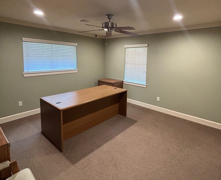 More Photos Of 1707 Bernie Ave, Rosenberg Office For Lease