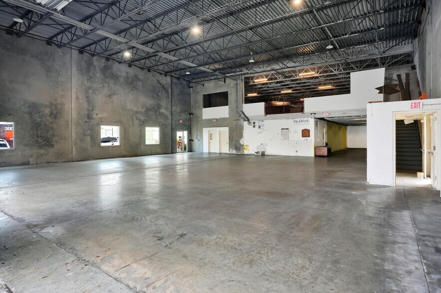 More Photos Of 917 NW 31st Ave, Pompano Beach Service For Sale