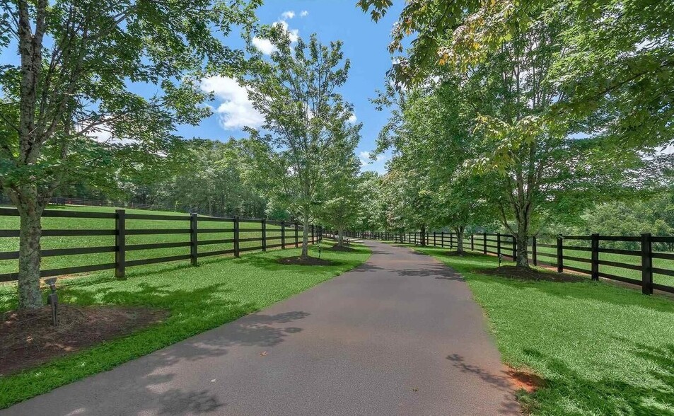 More Photos Of 685 N McDonough Rd, Griffin Land For Sale