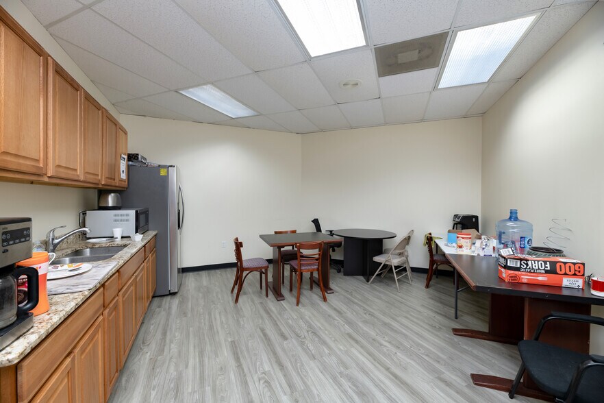 More Photos Of 1610 Corporate Ct, Irving Office For Lease