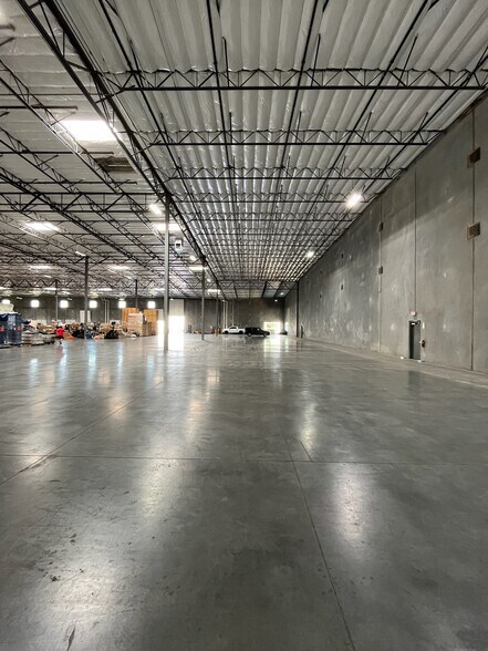 More Photos Of 6425 S Jones Blvd, Las Vegas Distribution For Lease