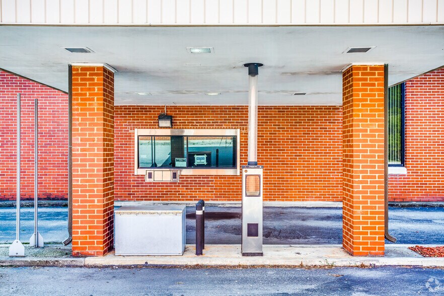 More Photos Of 40 Main St, Boones Mill Storefront Retail Residential For Sale