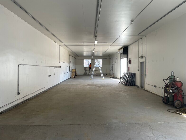 More Photos Of 5115 E 8th St, Oakland Warehouse For Sale
