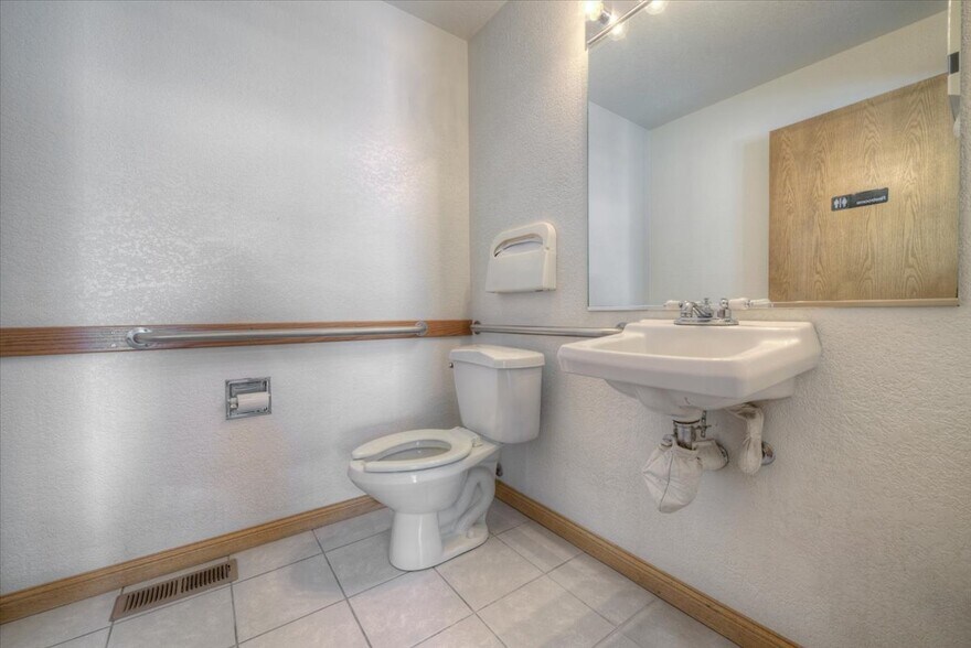 More Photos Of 545 Anderson St, Carson City Office For Sale