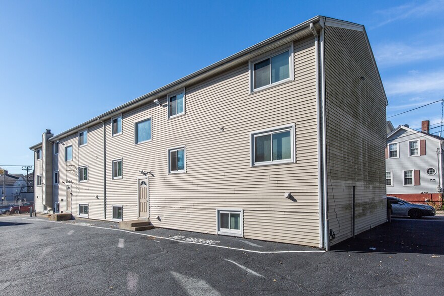 More Photos Of 9 Melton St, Pawtucket Apartments For Sale