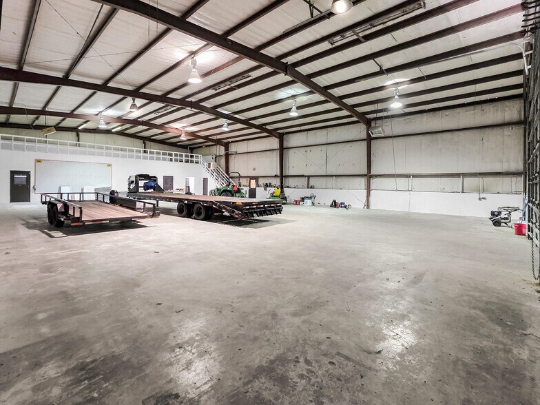 More Photos Of 7387 TX-164 Hwy, Buffalo Warehouse For Lease