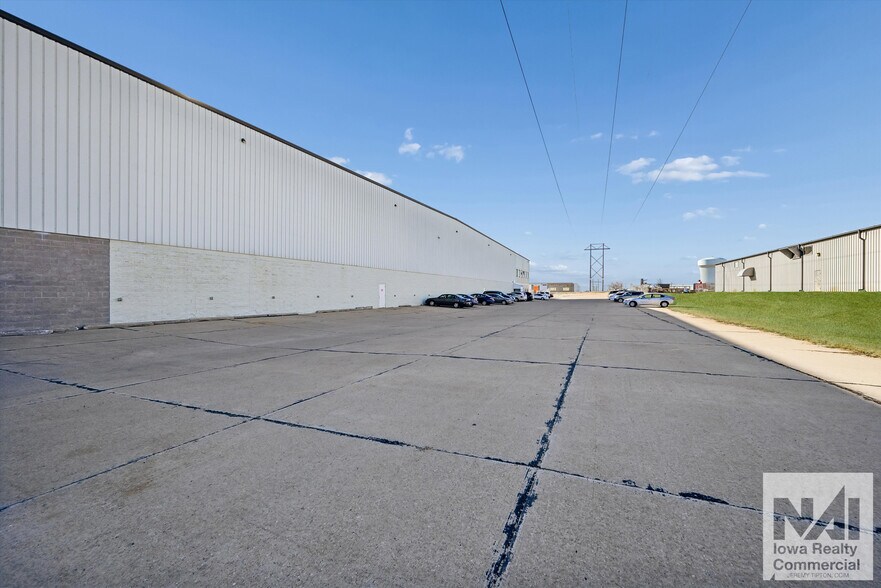 More Photos Of 4600-5000 20th Ave SW, Cedar Rapids Warehouse For Lease