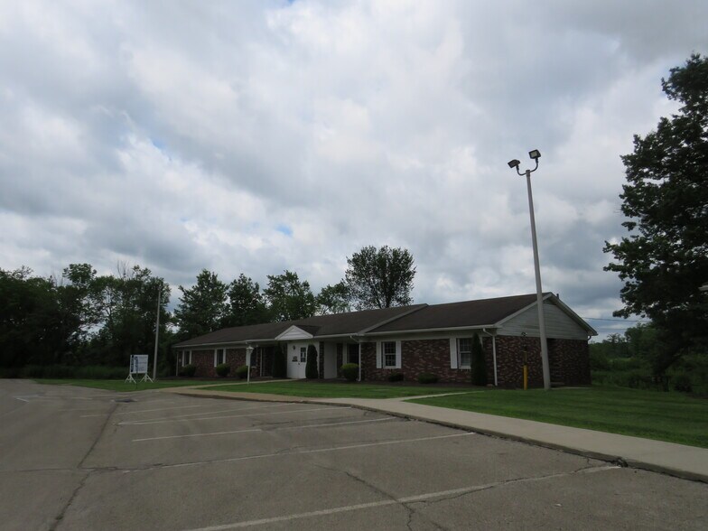 More Photos Of 450 Hillcrest Ave, Grove City Office For Sale