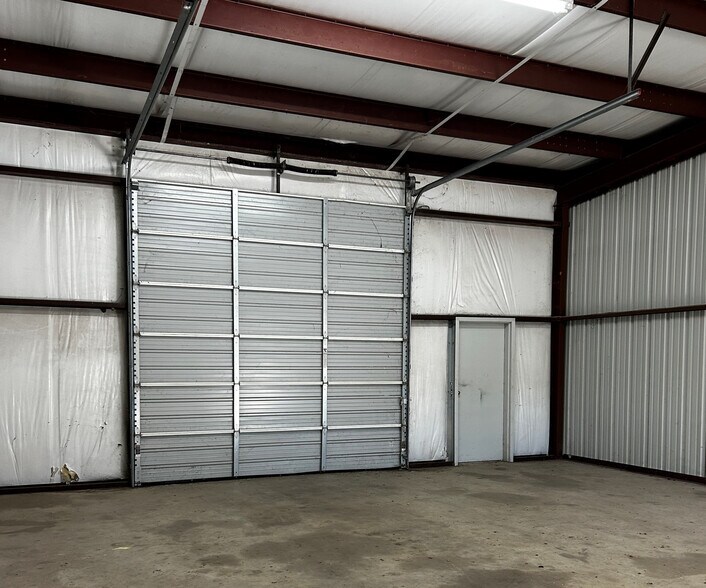 More Photos Of 1247-1255 N Garnett Rd, Tulsa Warehouse For Lease