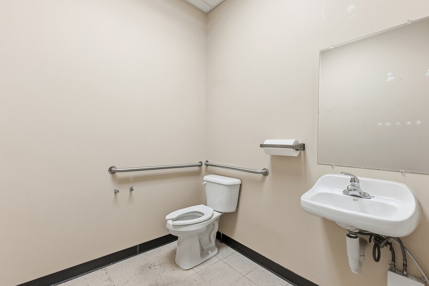 More Photos Of 45 Old Peachtree Rd NE, Suwanee General Retail For Lease