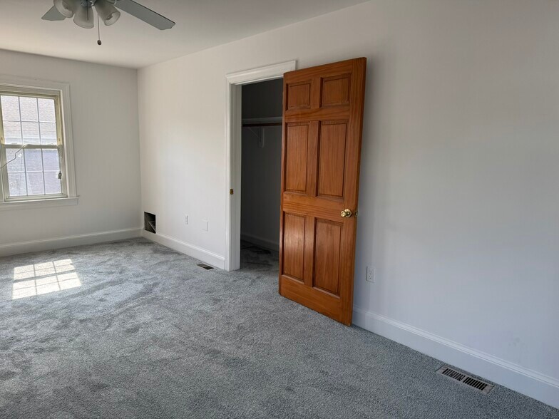 More Photos Of 199 Union St, Occoquan Storefront Retail Residential For Sale