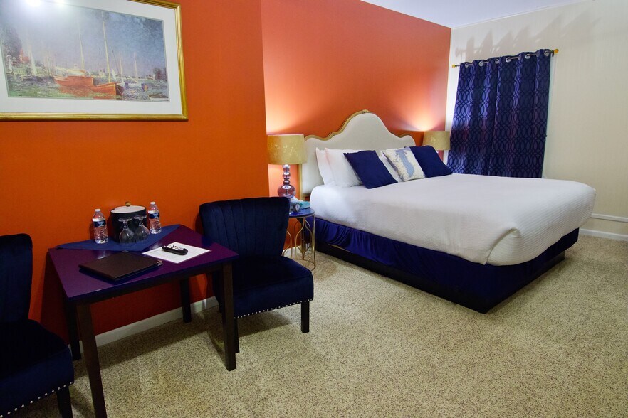 More Photos Of 231 Main St, Frankfort Hotel For Sale