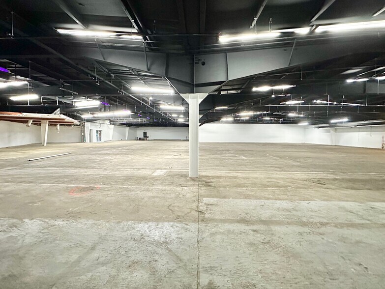 More Photos Of 218 S East St, Crown Point Freestanding For Sale