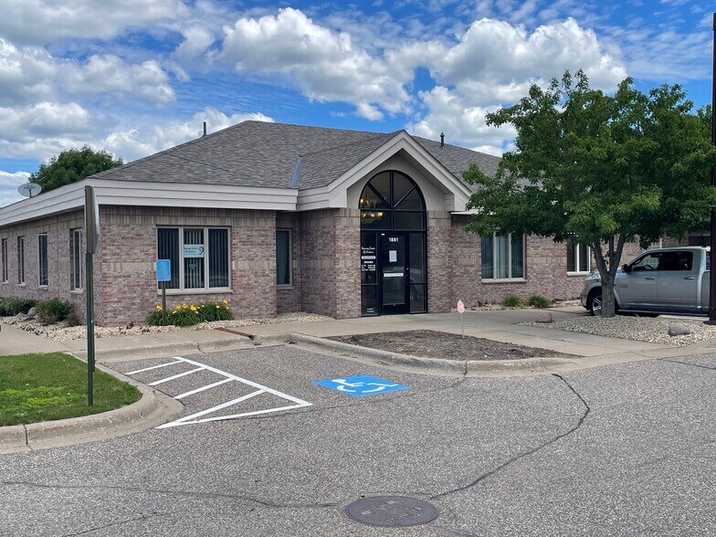 More Photos Of 1881 NW Station Parkway, Andover Office Residential For Lease