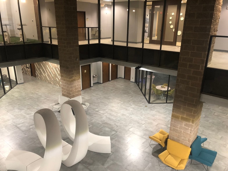 More Photos Of 16800 Imperial Valley Dr, Houston Office For Lease