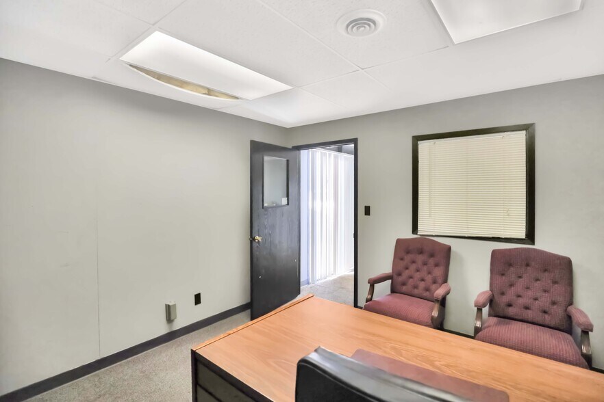 More Photos Of 1717-5765 NE 58th Ave, Des Moines Industrial For Sale