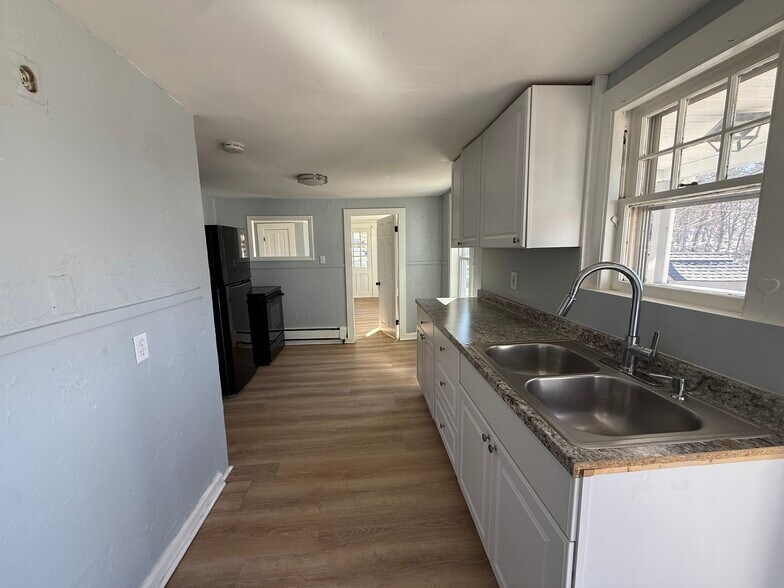 More Photos Of 2 Lyon St, Putnam Apartments For Sale