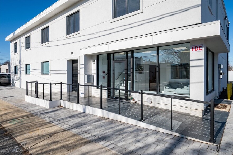 More Photos Of 25 Willowdale Ave, Port Washington Office For Sale