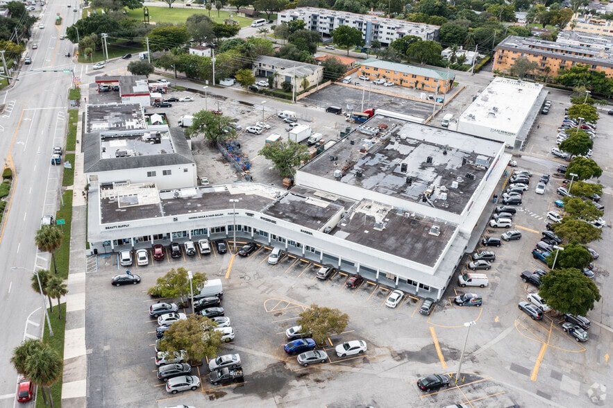 More Photos Of 400-488 NE 125th St, North Miami General Retail For Lease