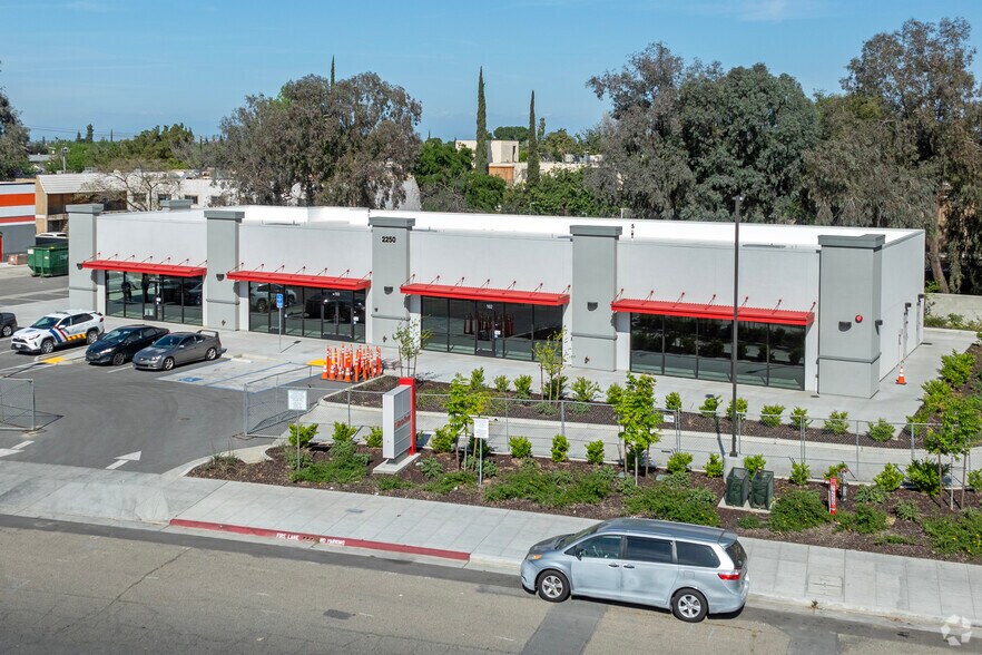 Primary Photo Of 2250 N Weber Ave, Fresno Freestanding For Lease