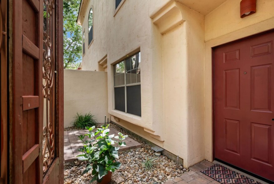 More Photos Of 207 Grandview Pl, San Antonio Apartments For Sale