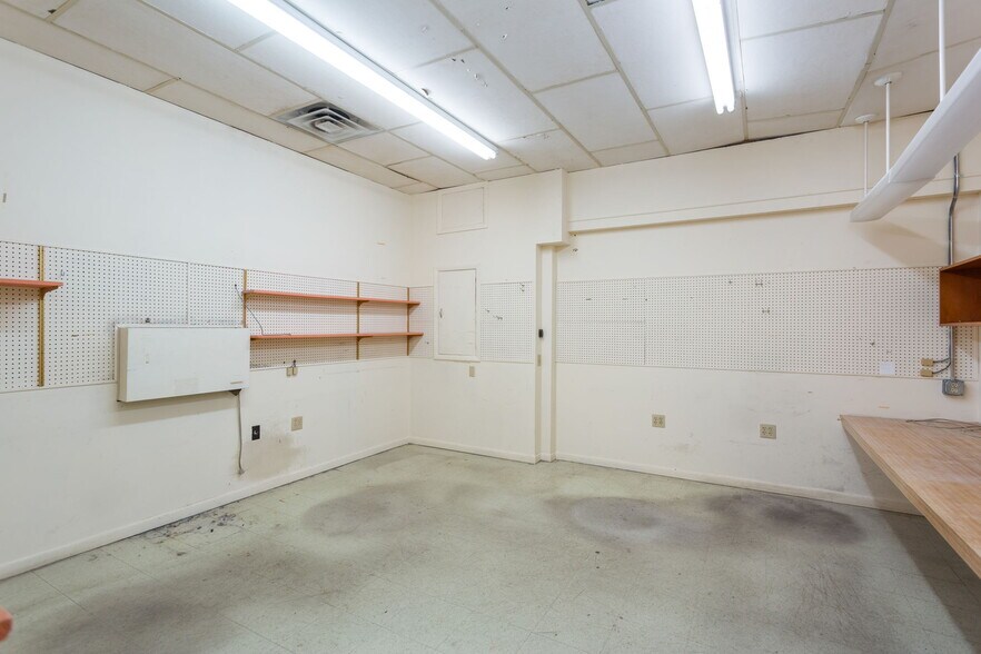 More Photos Of 13963 Timber Way, Timberville Office For Lease