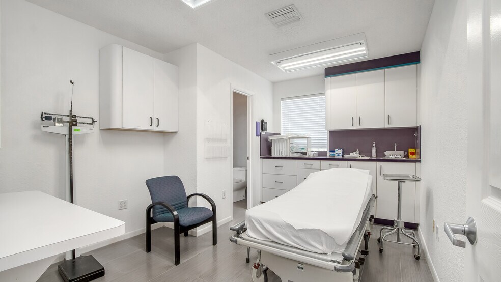 More Photos Of 7777 N University Dr, Tamarac Medical For Sale