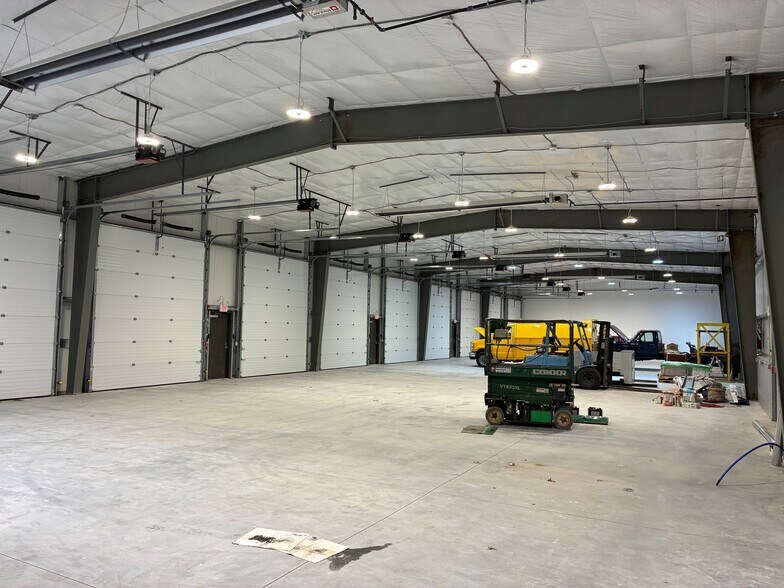 More Photos Of 579 Weeden St, Pawtucket Light Manufacturing For Sale