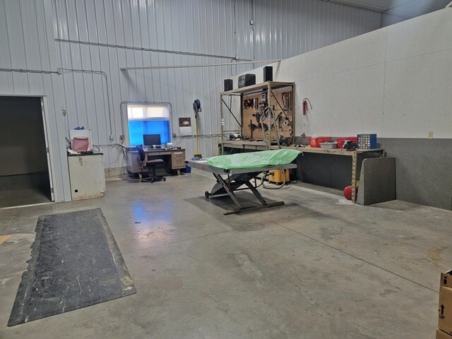 More Photos Of 3500 Air Park Rd, Marshfield Warehouse For Sale