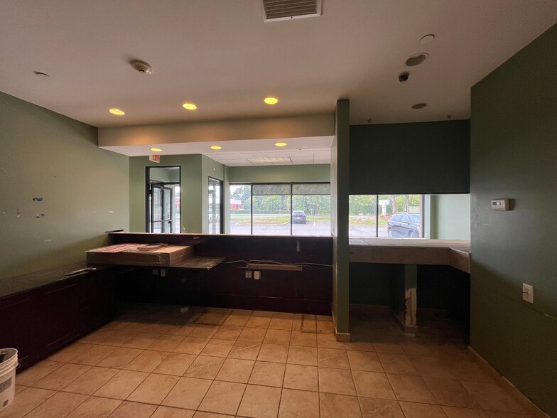 More Photos Of 601 Veterans Memorial Hwy, Hauppauge Storefront For Lease