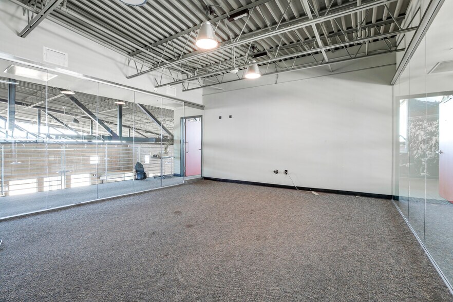 More Photos Of 2885 W County Line Rd, Littleton Auto Dealership For Sale