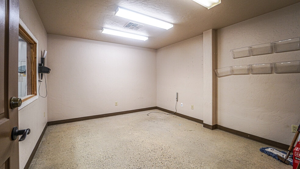 More Photos Of 5500 SW Moody St, Victoria Manufacturing For Sale