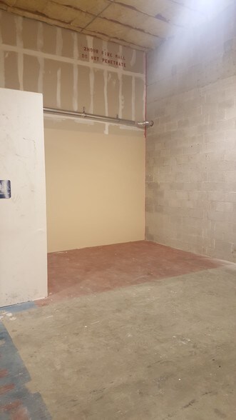 More Photos Of 932 NE 24th Ln, Cape Coral Light Manufacturing For Lease