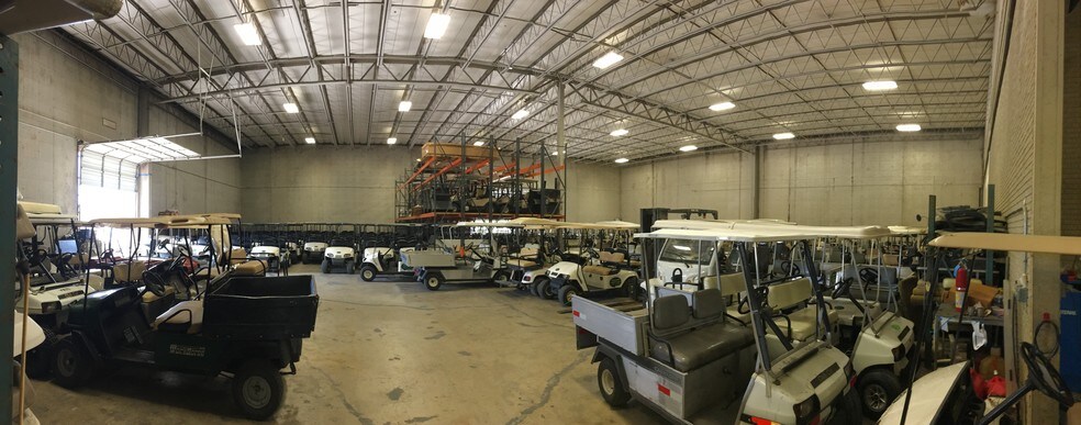 More Photos Of 1971 N I-35, San Marcos Warehouse For Lease
