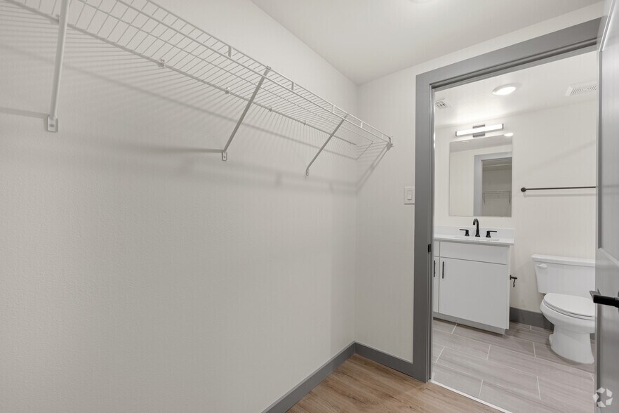 More Photos Of 3981-4001 Roseland Ave, Dallas Apartments For Sale