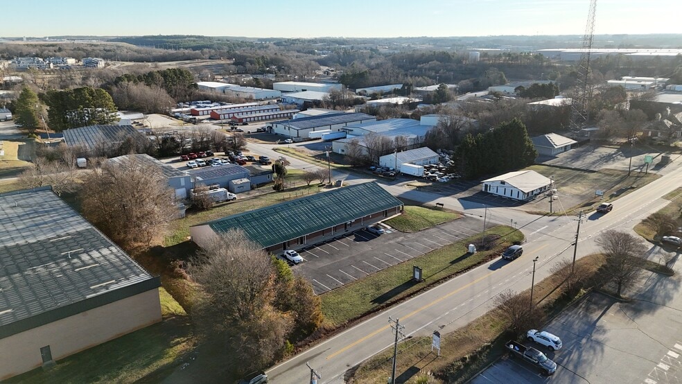 More Photos Of 107 Sunbelt Ct, Greer Light Distribution For Lease