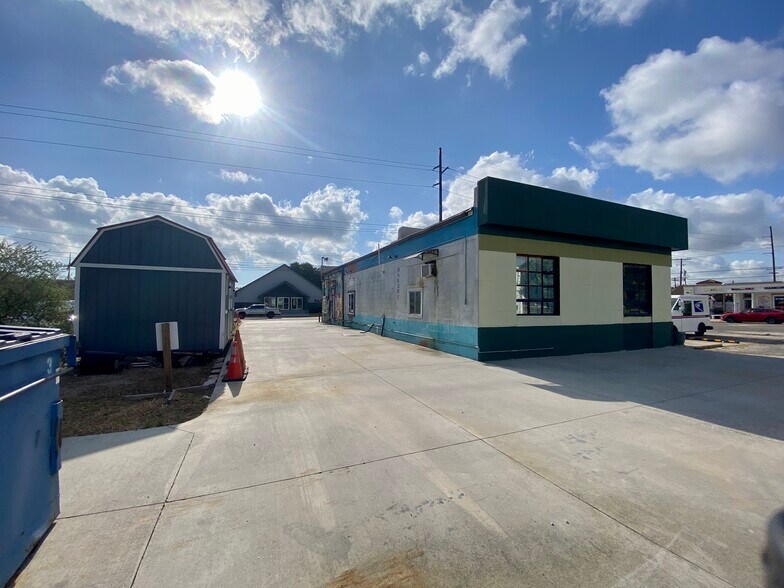 More Photos Of 6199 39th St, Groves Office For Sale