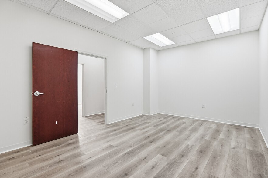 More Photos Of 2925 Lord Baltimore Dr, Windsor Mill Medical For Lease