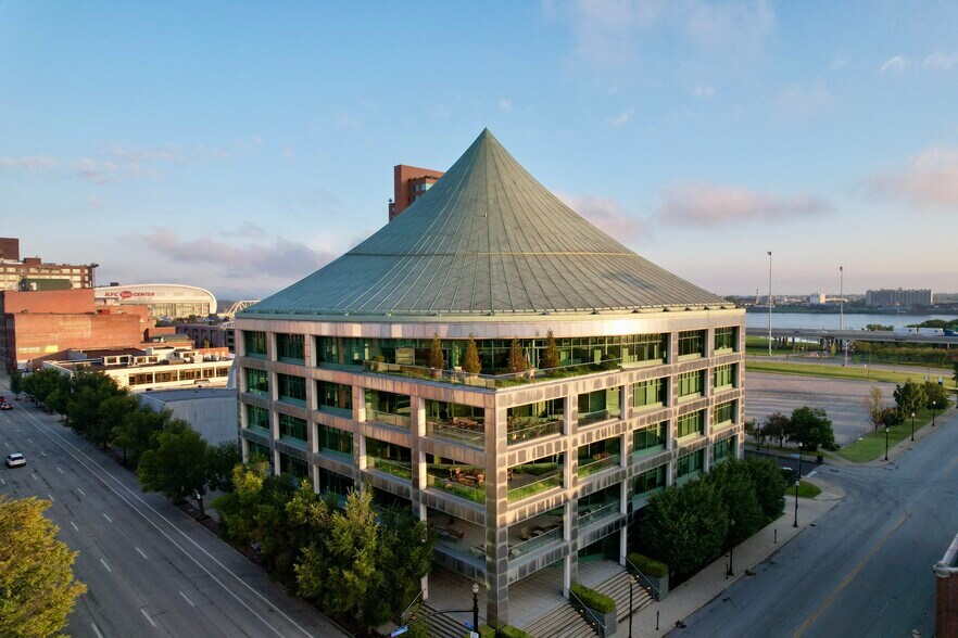 More Photos Of 333 E Main St, Louisville Office For Sale