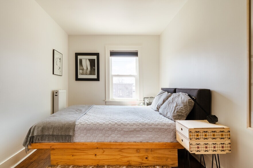 More Photos Of 705 Warren St, Hudson Storefront Retail Residential For Sale