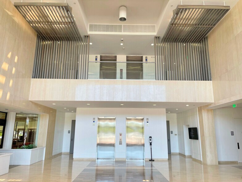 More Photos Of 4501 Tamiami Trl N, Naples Office For Lease