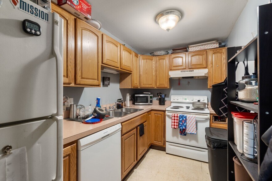 More Photos Of 596 Boston Post Rd E, Marlborough Apartments For Sale