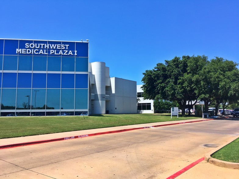 Primary Photo Of 7100 Oakmont Blvd, Fort Worth Medical For Lease