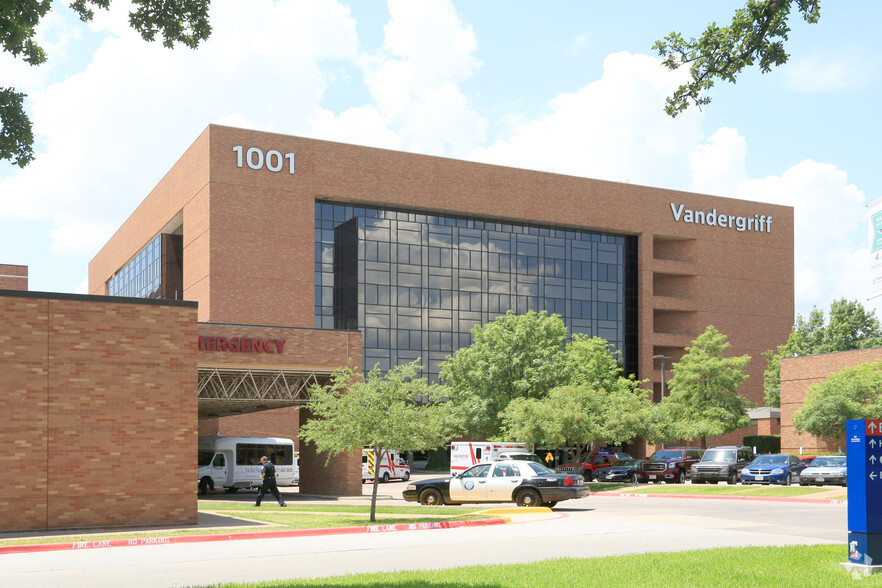 Primary Photo Of 1001 N Waldrop Dr, Arlington Healthcare For Lease