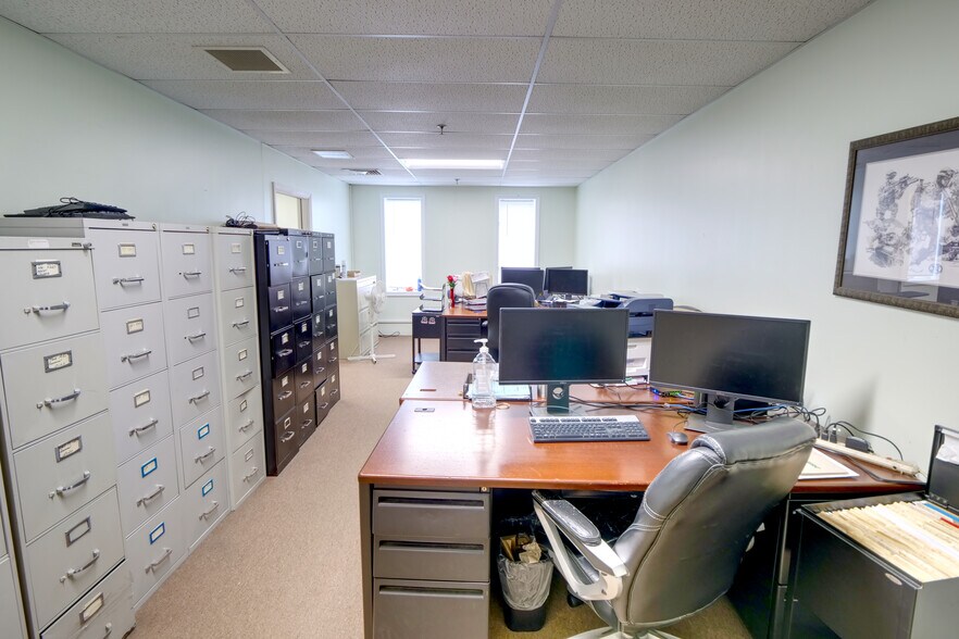 More Photos Of 151 Capital Dr, West Springfield Warehouse For Lease
