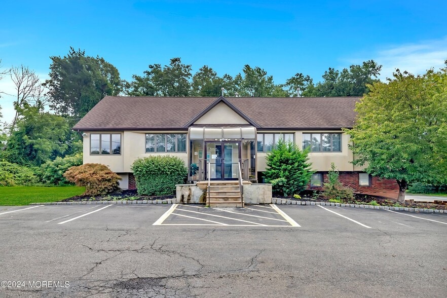 More Photos Of 98 Craig Rd, Manalapan Township Office For Sale